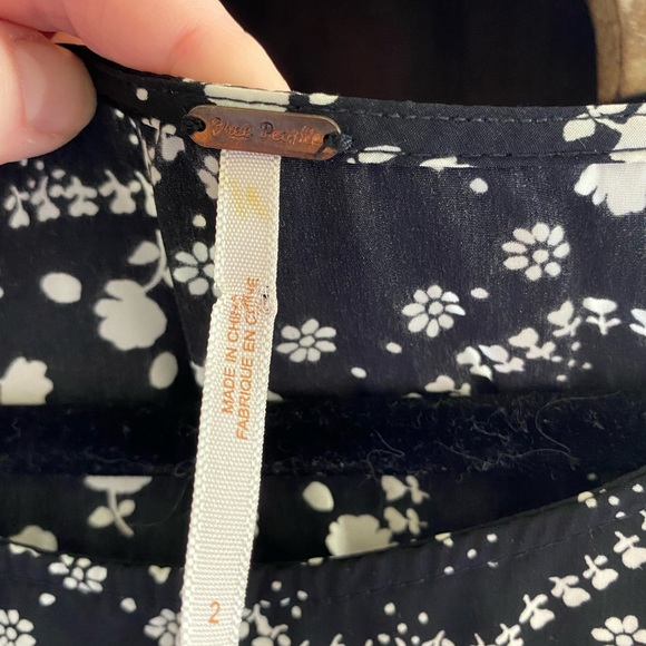 Free People Black Ruffle Sleeve Dress White Floral Pattern Size 2 - Picture 5 of 9